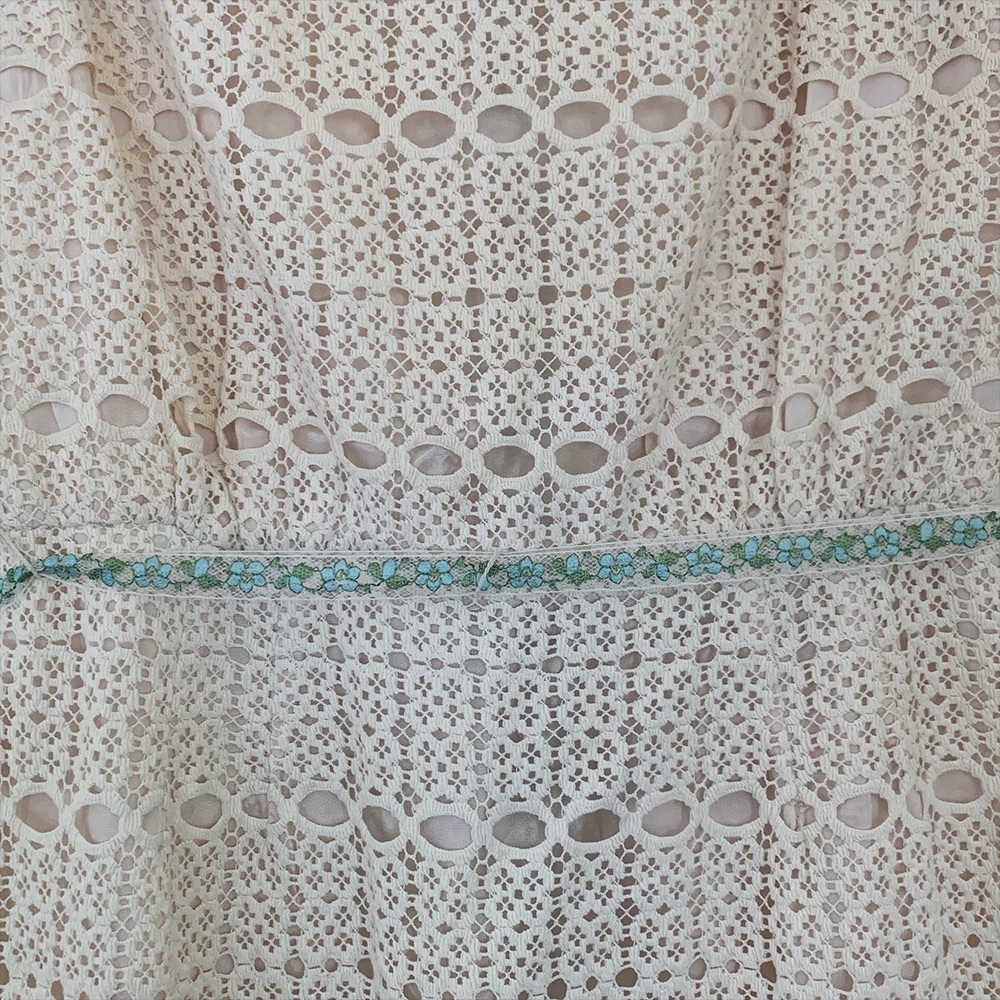 1960s Vintage Lace Shift Dress - Picture 5 of 5